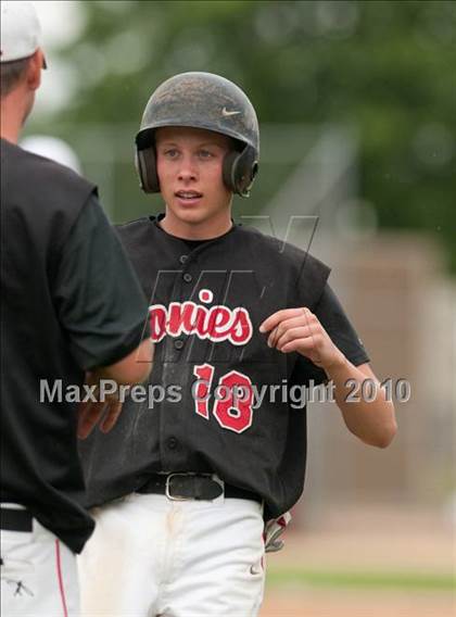 Thumbnail 1 in Roseville vs. Stillwater (Section 4AAA Playoffs) photogallery.