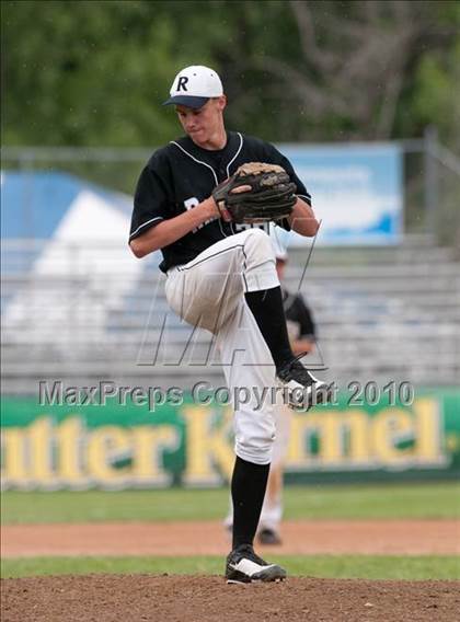 Thumbnail 3 in Roseville vs. Stillwater (Section 4AAA Playoffs) photogallery.