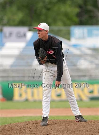 Thumbnail 1 in Roseville vs. Stillwater (Section 4AAA Playoffs) photogallery.