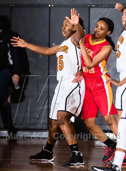Thumbnail 3 in Dobie [J. Frank] vs Yates [Jack] (McDomald's Texas Invitational) photogallery.
