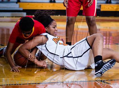 Thumbnail 3 in Dobie [J. Frank] vs Yates [Jack] (McDomald's Texas Invitational) photogallery.