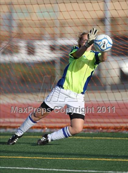 Thumbnail 3 in St. Francis vs Davis (CIF SJS D1 Final) photogallery.