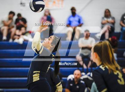 Thumbnail 3 in Perrin-Whitt vs Saint Jo photogallery.