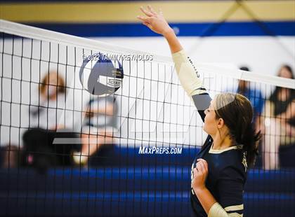 Thumbnail 2 in Perrin-Whitt vs Saint Jo photogallery.