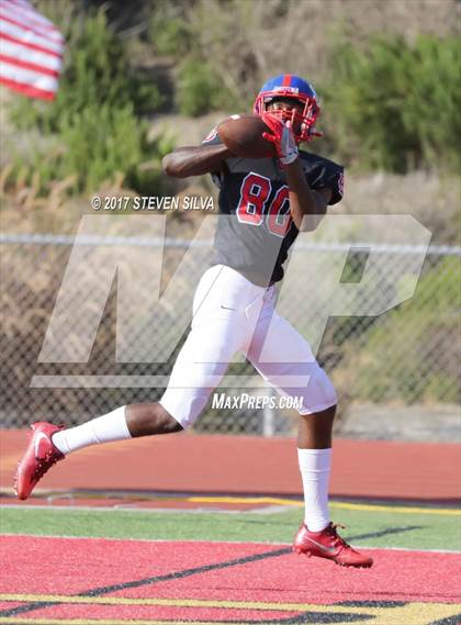 Thumbnail 2 in Serra vs. Punahou (Honor Bowl) photogallery.