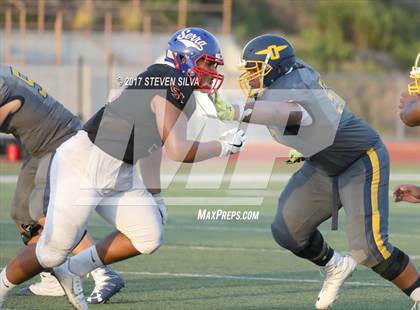 Thumbnail 1 in Serra vs. Punahou (Honor Bowl) photogallery.