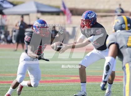 Thumbnail 1 in Serra vs. Punahou (Honor Bowl) photogallery.