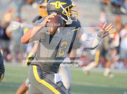 Thumbnail 2 in Serra vs. Punahou (Honor Bowl) photogallery.