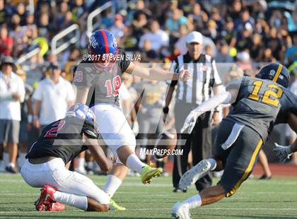 Thumbnail 1 in Serra vs. Punahou (Honor Bowl) photogallery.