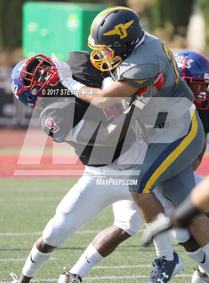 Thumbnail 1 in Serra vs. Punahou (Honor Bowl) photogallery.