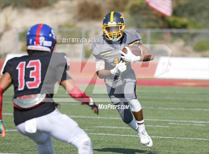 Thumbnail 3 in Serra vs. Punahou (Honor Bowl) photogallery.
