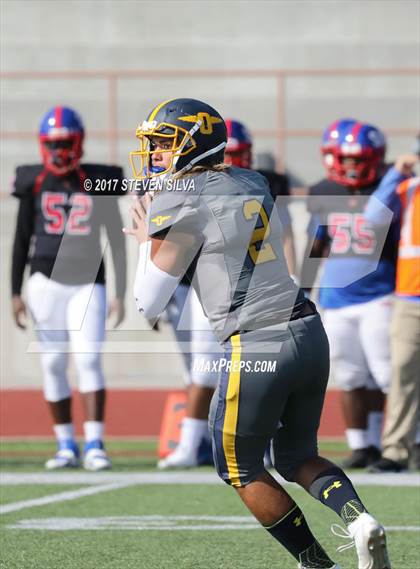 Thumbnail 3 in Serra vs. Punahou (Honor Bowl) photogallery.