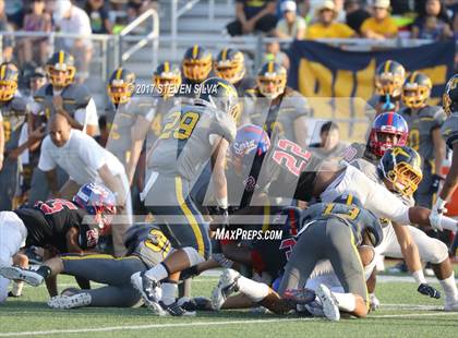 Thumbnail 1 in Serra vs. Punahou (Honor Bowl) photogallery.