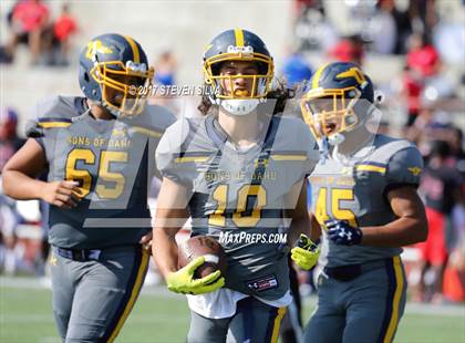 Thumbnail 1 in Serra vs. Punahou (Honor Bowl) photogallery.