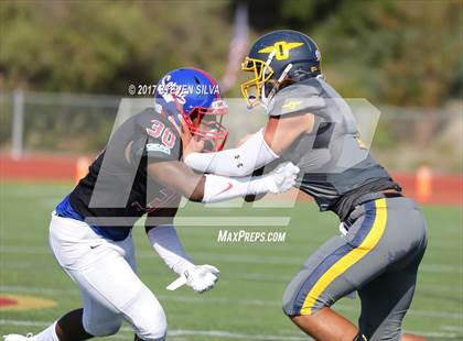 Thumbnail 3 in Serra vs. Punahou (Honor Bowl) photogallery.