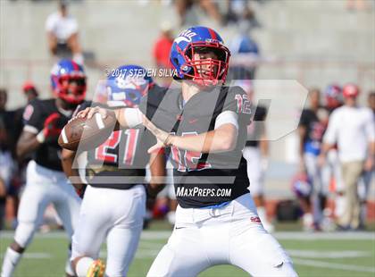Thumbnail 2 in Serra vs. Punahou (Honor Bowl) photogallery.