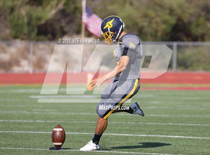 Thumbnail 1 in Serra vs. Punahou (Honor Bowl) photogallery.