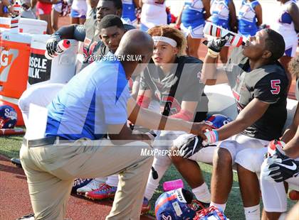 Thumbnail 1 in Serra vs. Punahou (Honor Bowl) photogallery.