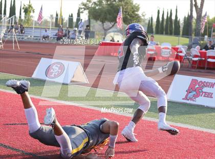 Thumbnail 1 in Serra vs. Punahou (Honor Bowl) photogallery.