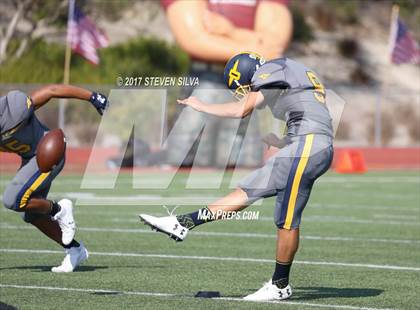 Thumbnail 3 in Serra vs. Punahou (Honor Bowl) photogallery.