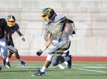 Thumbnail 2 in Serra vs. Punahou (Honor Bowl) photogallery.