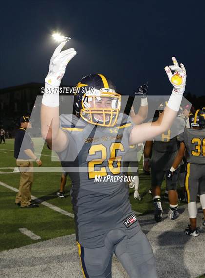 Thumbnail 3 in Serra vs. Punahou (Honor Bowl) photogallery.