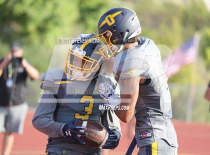 Thumbnail 1 in Serra vs. Punahou (Honor Bowl) photogallery.