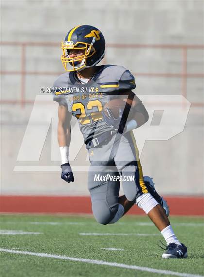 Thumbnail 1 in Serra vs. Punahou (Honor Bowl) photogallery.