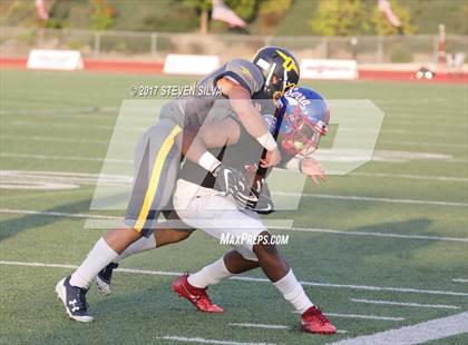 Thumbnail 1 in Serra vs. Punahou (Honor Bowl) photogallery.