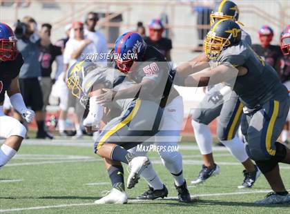 Thumbnail 3 in Serra vs. Punahou (Honor Bowl) photogallery.