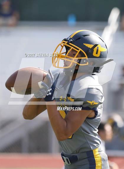 Thumbnail 3 in Serra vs. Punahou (Honor Bowl) photogallery.