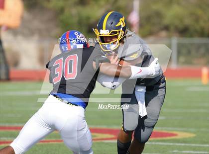 Thumbnail 2 in Serra vs. Punahou (Honor Bowl) photogallery.