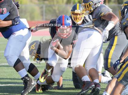 Thumbnail 1 in Serra vs. Punahou (Honor Bowl) photogallery.