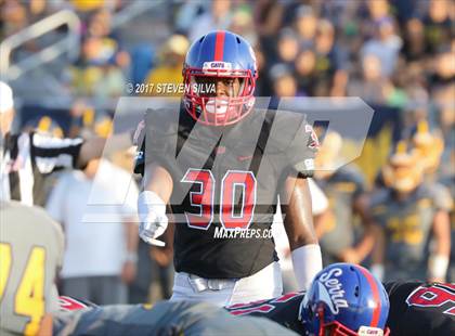 Thumbnail 3 in Serra vs. Punahou (Honor Bowl) photogallery.