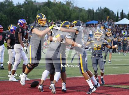 Thumbnail 1 in Serra vs. Punahou (Honor Bowl) photogallery.