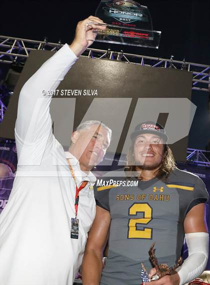 Thumbnail 3 in Serra vs. Punahou (Honor Bowl) photogallery.