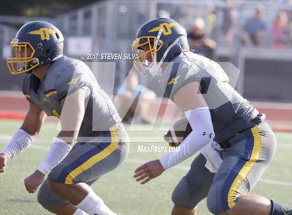Thumbnail 2 in Serra vs. Punahou (Honor Bowl) photogallery.
