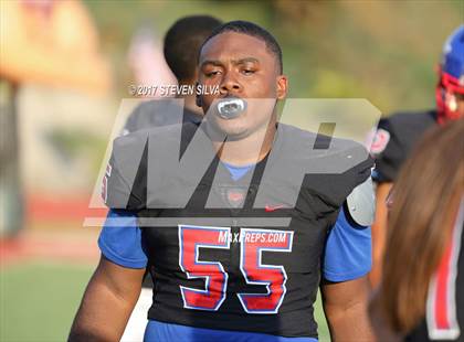 Thumbnail 2 in Serra vs. Punahou (Honor Bowl) photogallery.