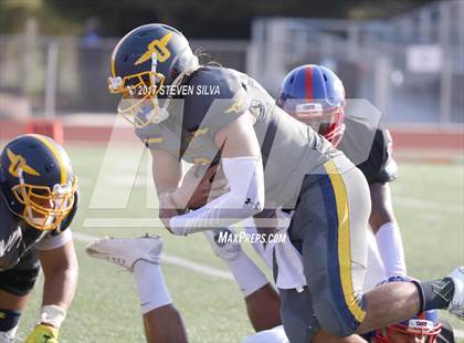 Thumbnail 1 in Serra vs. Punahou (Honor Bowl) photogallery.