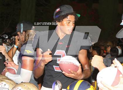 Thumbnail 3 in Serra vs. Punahou (Honor Bowl) photogallery.