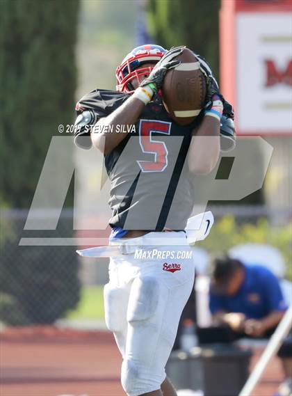 Thumbnail 1 in Serra vs. Punahou (Honor Bowl) photogallery.