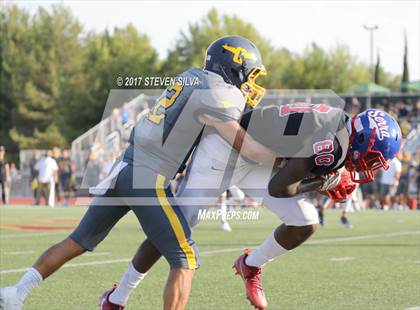 Thumbnail 3 in Serra vs. Punahou (Honor Bowl) photogallery.