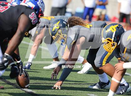 Thumbnail 1 in Serra vs. Punahou (Honor Bowl) photogallery.