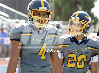 Thumbnail 2 in Serra vs. Punahou (Honor Bowl) photogallery.