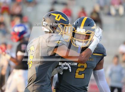 Thumbnail 3 in Serra vs. Punahou (Honor Bowl) photogallery.