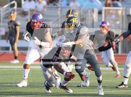 Thumbnail 1 in Serra vs. Punahou (Honor Bowl) photogallery.
