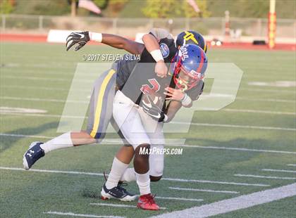 Thumbnail 2 in Serra vs. Punahou (Honor Bowl) photogallery.