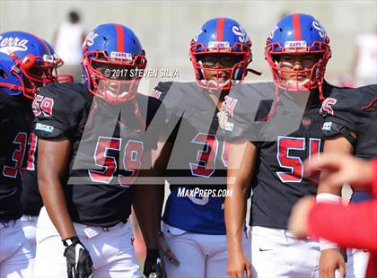 Thumbnail 3 in Serra vs. Punahou (Honor Bowl) photogallery.