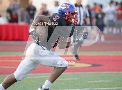 Thumbnail 3 in Serra vs. Punahou (Honor Bowl) photogallery.