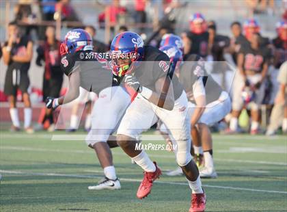Thumbnail 2 in Serra vs. Punahou (Honor Bowl) photogallery.